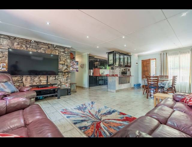 3 BEDROOM TOWNHOUSE FOR SALE IN SHERWOOD
